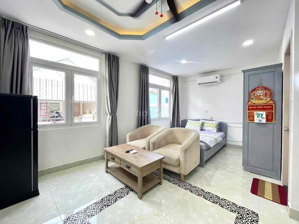 A super-free, super-free window service apartment right here.