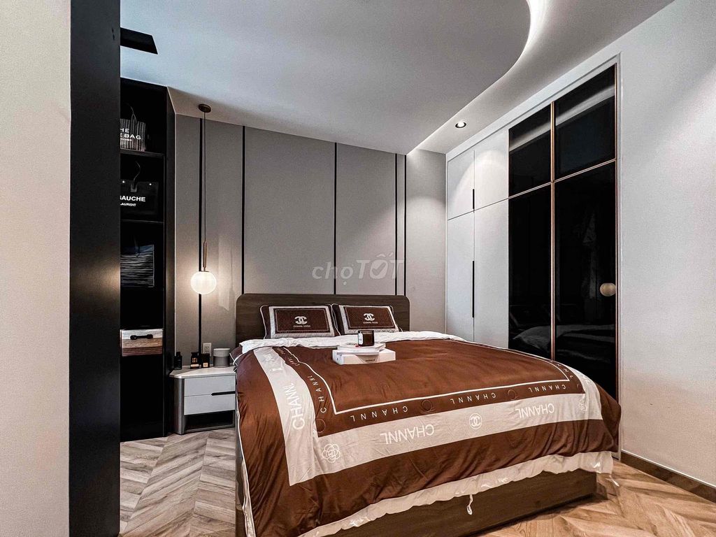 The owner quickly rented the M-One apartment 2 bedroom 2 bathroom 68 m2 high-end furniture