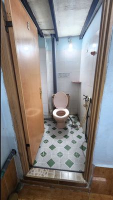 Room 19 mm2 (Foots) Toilets, free feeding hours near the market.