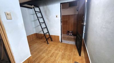 Room 19 mm2 (Foots) Toilets, free feeding hours near the market.