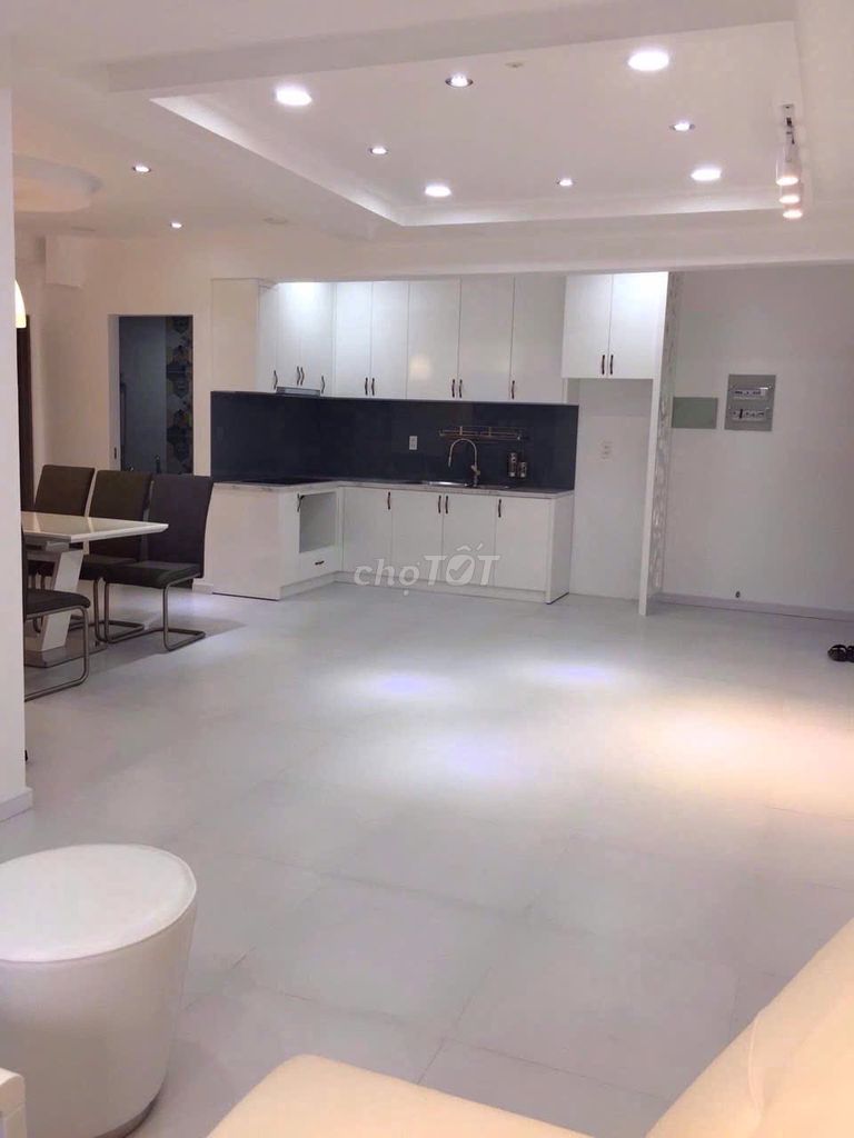 Rent Saigon South Nguyễn Hữu Thọ 75 meters, 2 bedrooms right next to District 7