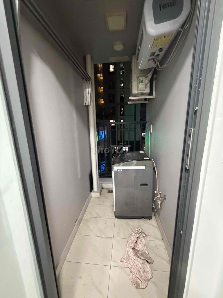 Rent three bedrooms. Two toilets. There's an apartment.