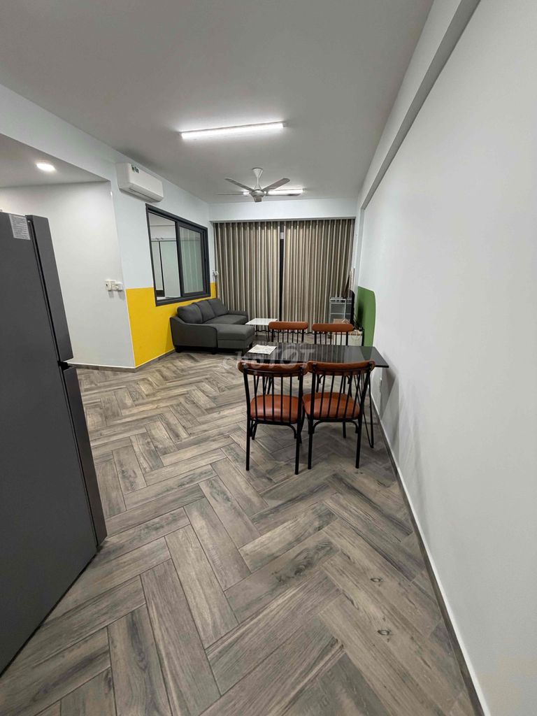 Rent three bedrooms. Two toilets. There's an apartment.