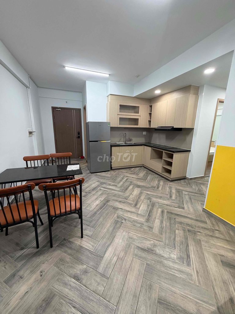Rent three bedrooms. Two toilets. There's an apartment.