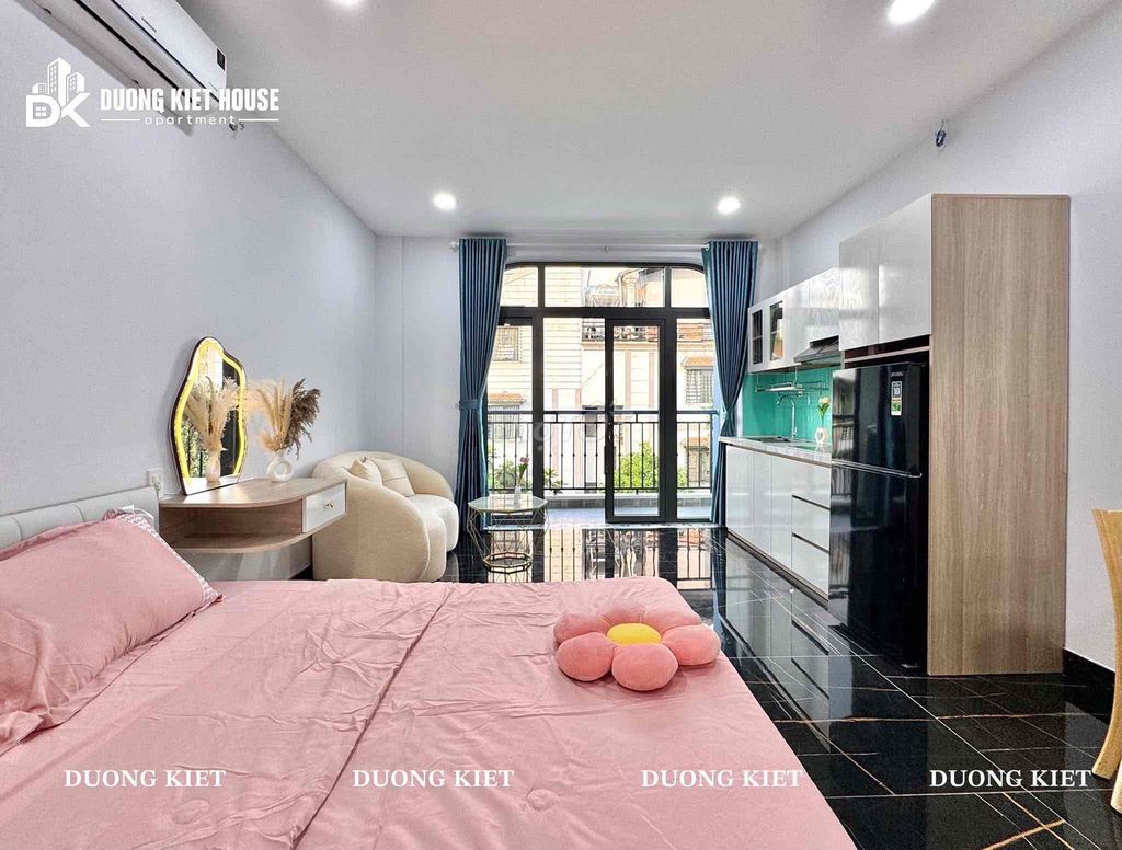 Rent a balcony, private washing machine, full interior right here at Vườn Lài.