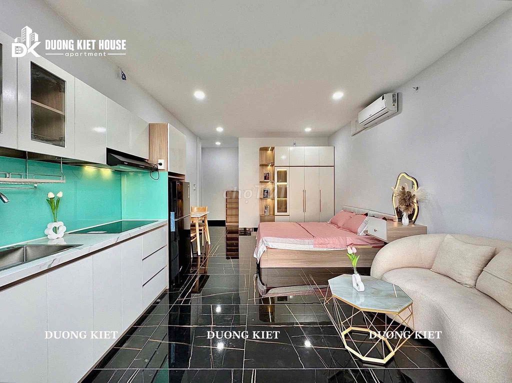 Rent a balcony, private washing machine, full interior right here at Vườn Lài.