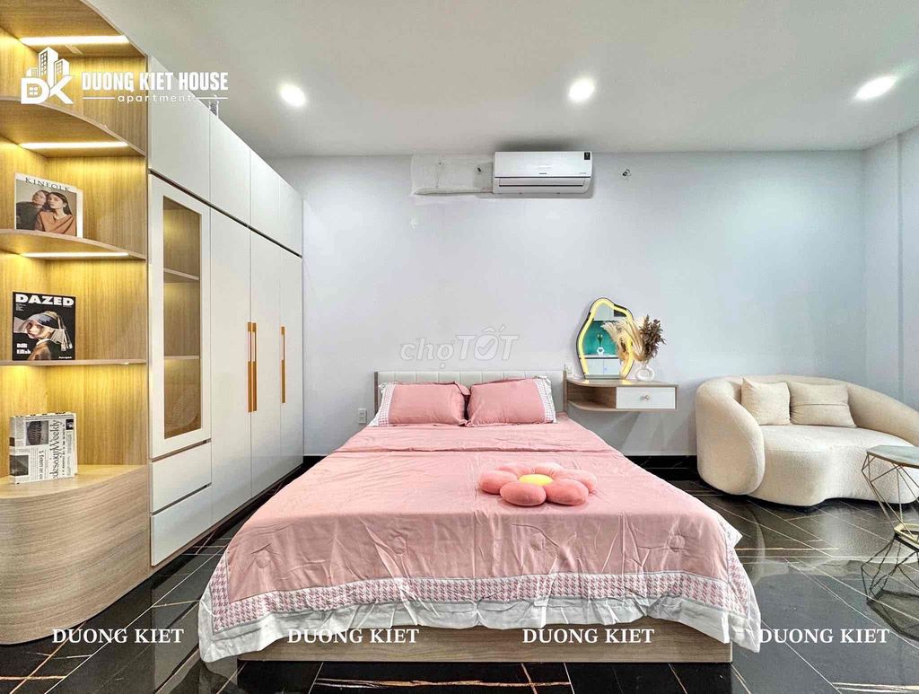 Rent a balcony, private washing machine, full interior right here at Vườn Lài.