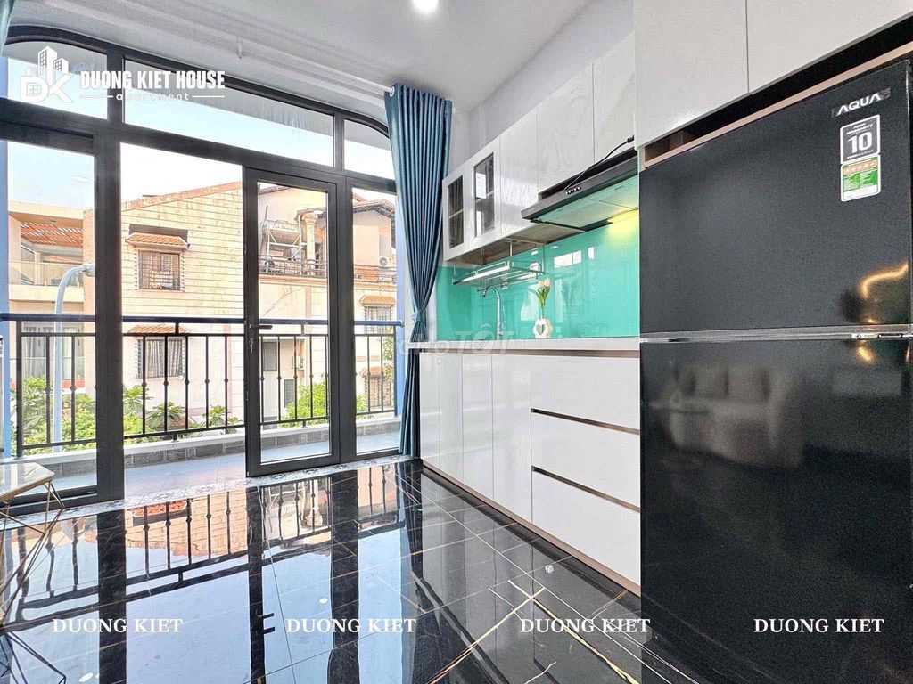 Rent a balcony, private washing machine, full interior right here at Vườn Lài.