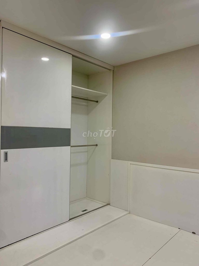 It's the owner who rented an M-One apartment 2 bedroom 2 to the 68 m full interior room, inside immediately