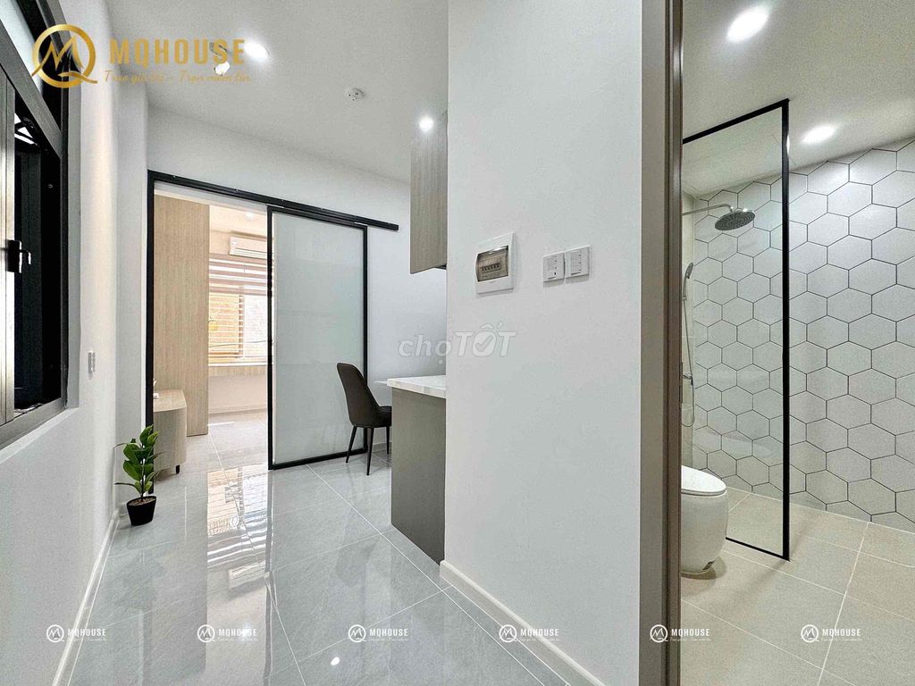 Full-time service apartment. A balcony bedroom. A very open window of private washing machines.