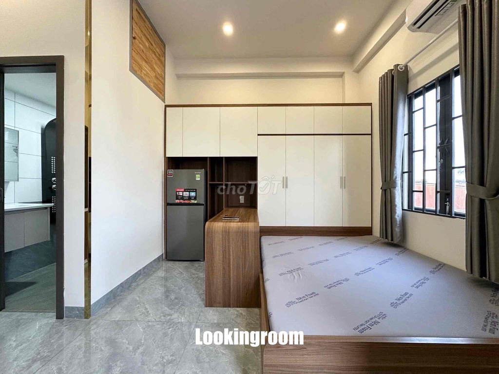 The studio has a balcony, the interior is set up, near the T3 station, the apartment.