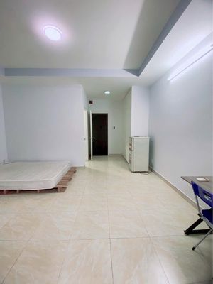 The interior room is five minutes from the location.