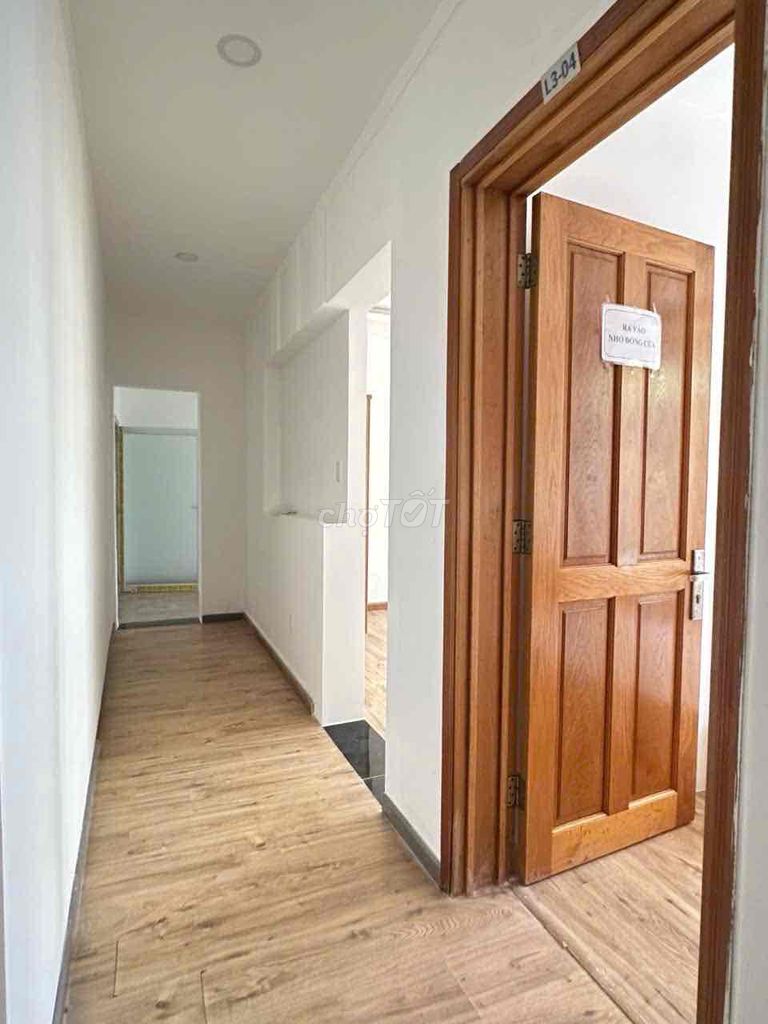 Open the two bedrooms. Large windows.