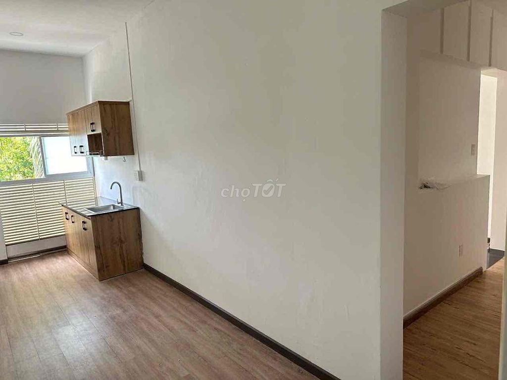 Open the two bedrooms. Large windows.