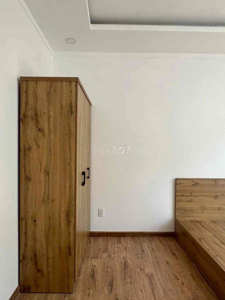 Open the two bedrooms. Large windows.