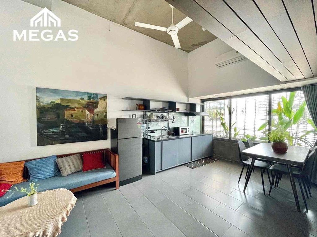 Super Design Special right here, Hai Bà Trưng, full interior.