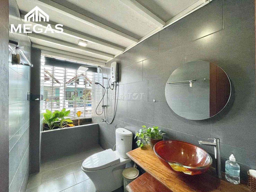 Super Design Special right here, Hai Bà Trưng, full interior.