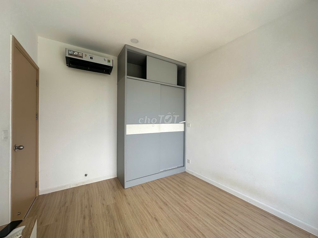 The skyline rents twice as much as the bedroom. One ntcb toilet costs 10 million.