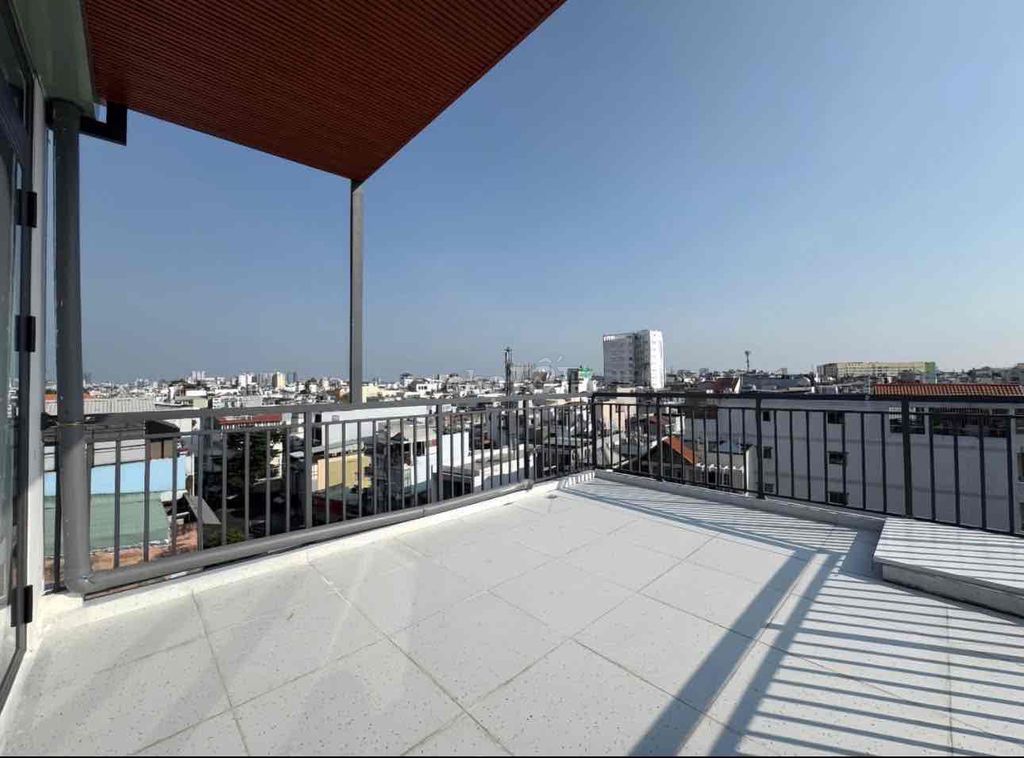 A fully-intended apartment. A super-high roof bedroom right at Lê Văn Sỹ.