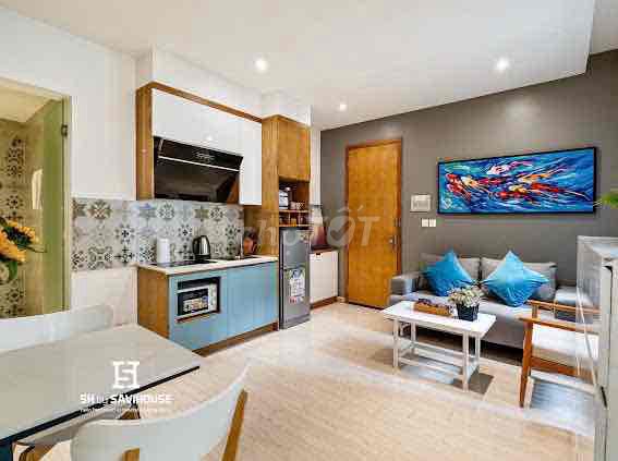 One bedroom / two bedrooms full of furniture - seven nice old K300 - one bedroom from 7.9 million