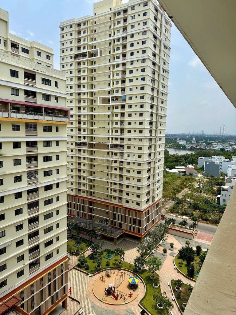 Rent the apartment two era town bedroom long balcony