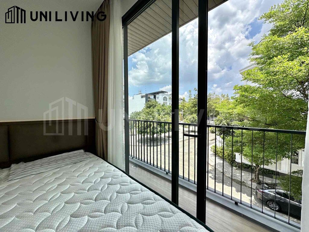 Rent the big balcono apartment. New house 100%-full interior