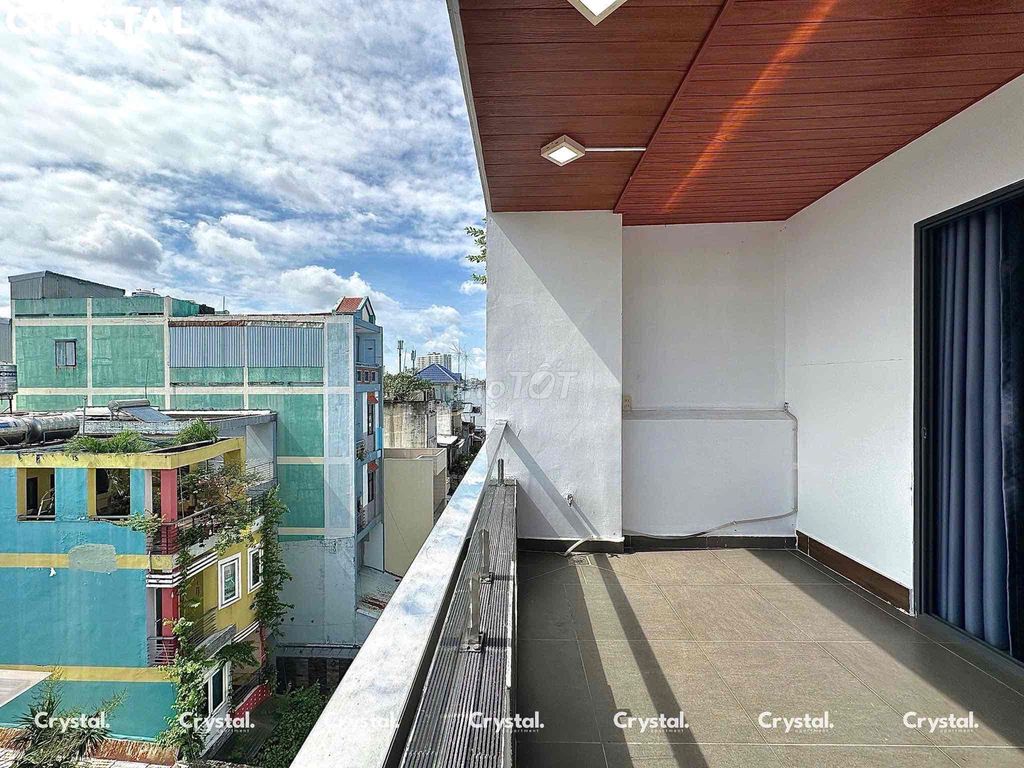 A full house service. A balcony bedroom, private washing machine.