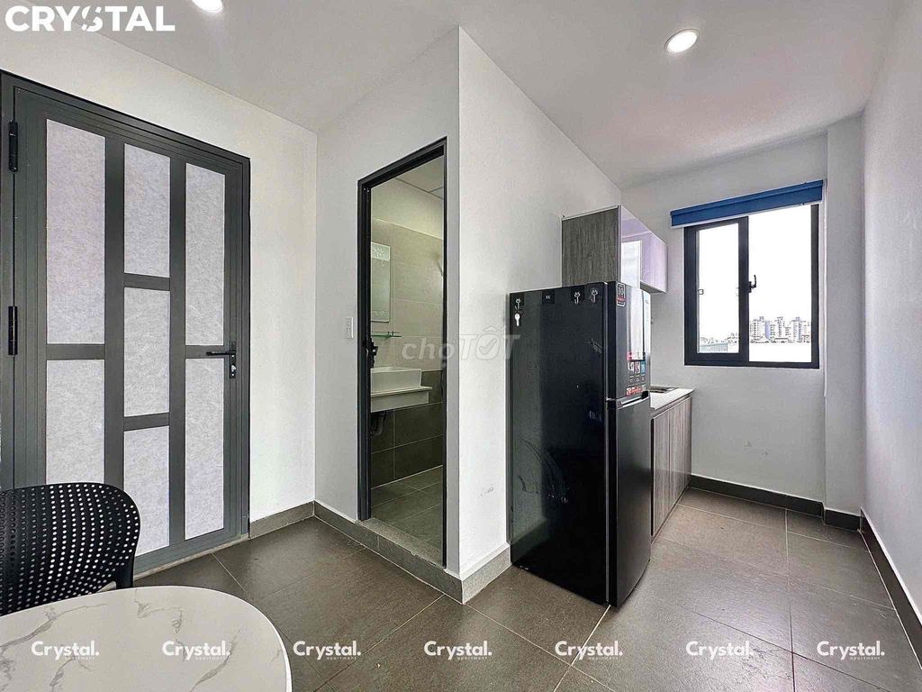 A full house service. A balcony bedroom, private washing machine.