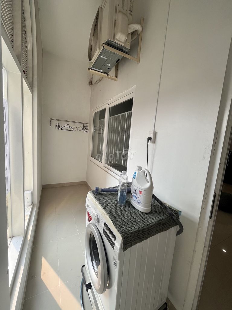 Studio Saigon Mia 32 meters ready ntcb, near the University of Remit. It's only 8 million a month.