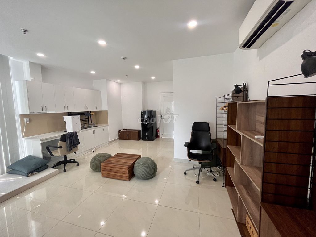 Studio Saigon Mia 32 meters ready ntcb, near the University of Remit. It's only 8 million a month.