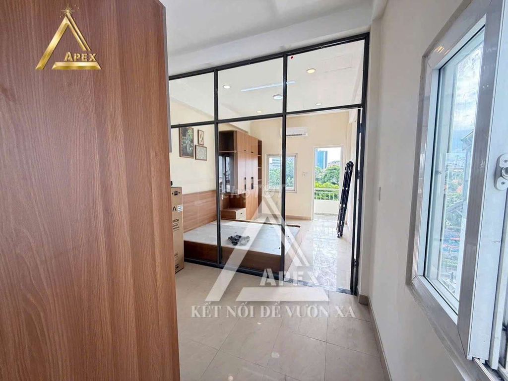 Open the studio one bedroom near the Blue Line.