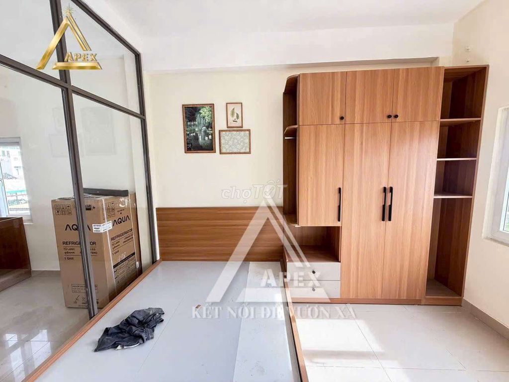 Open the studio one bedroom near the Blue Line.