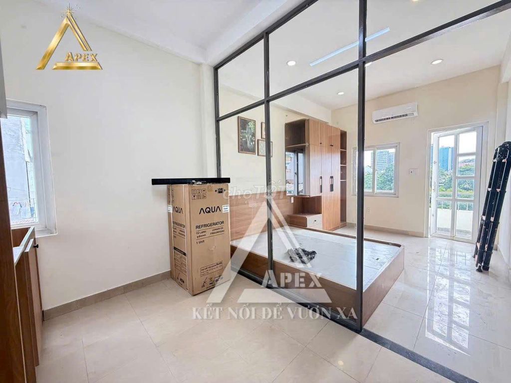 Open the studio one bedroom near the Blue Line.