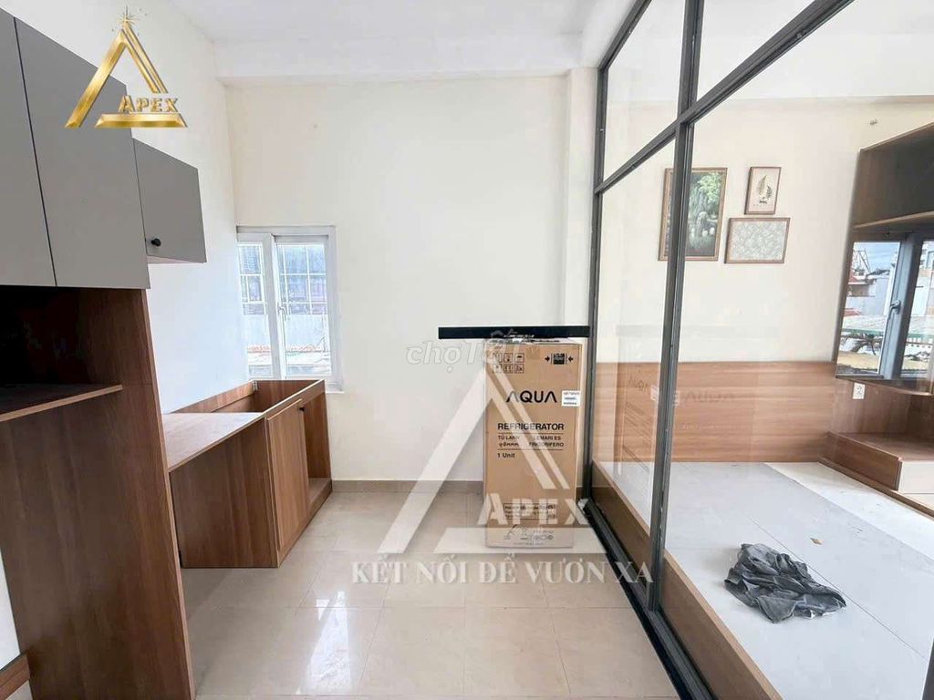 Open the studio one bedroom near the Blue Line.