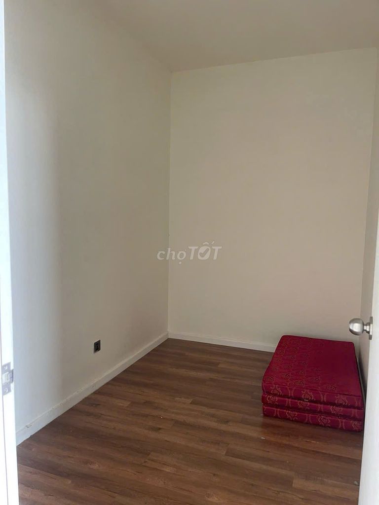 We'll rent The Park Residence. Two bedrooms. One bathroom. 63 M2 for 9 million.