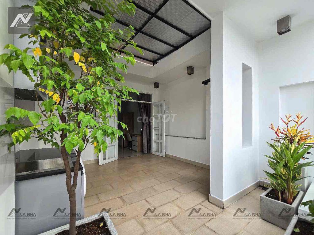 A super open balcony bedroom, Tân Sơn Nhì private washing machine.