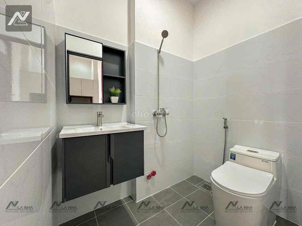 A super open balcony bedroom, Tân Sơn Nhì private washing machine.