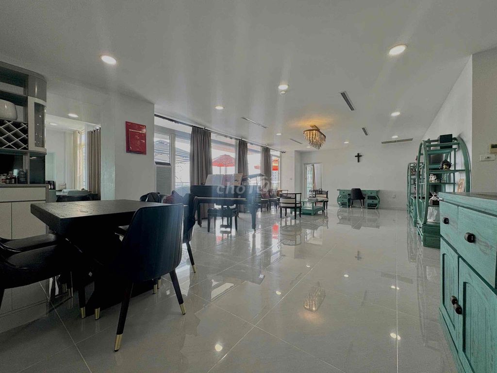 penthouse Cao ốc Phú Nhuận Gardens - 200 M2 - high-level furniture available