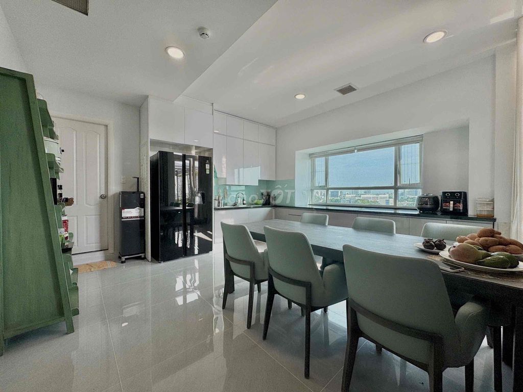 penthouse Cao ốc Phú Nhuận Gardens - 200 M2 - high-level furniture available
