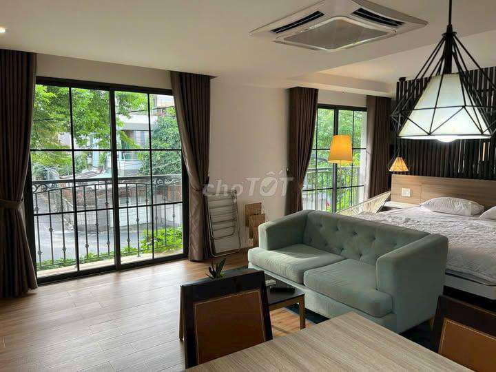 [Cell 2] Designs a large window full of comfort by the rails]