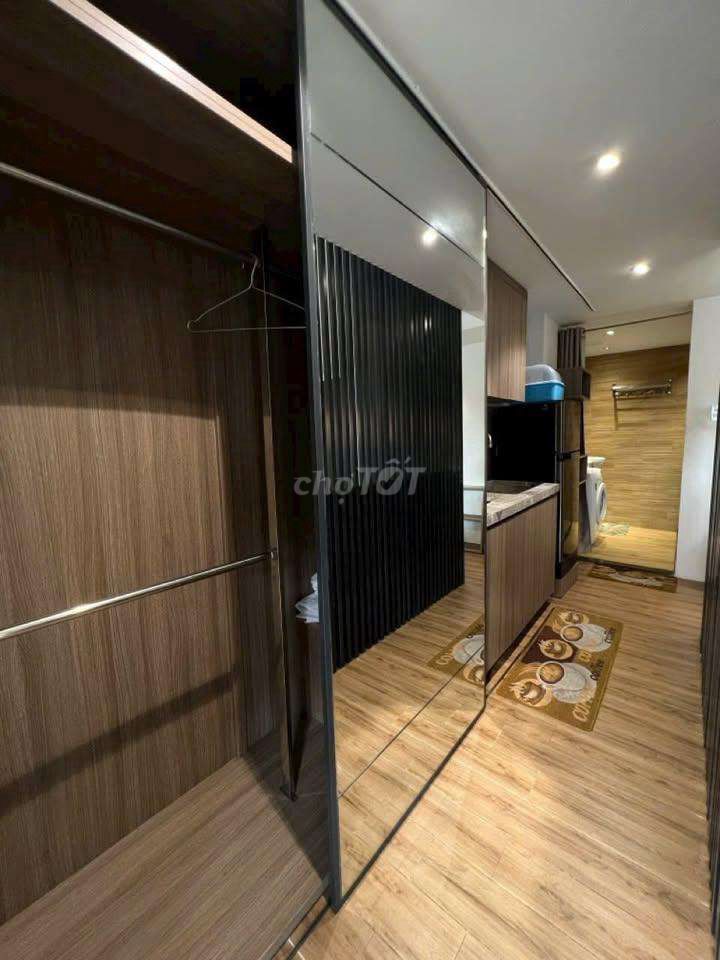 [Cell 2] Designs a large window full of comfort by the rails]