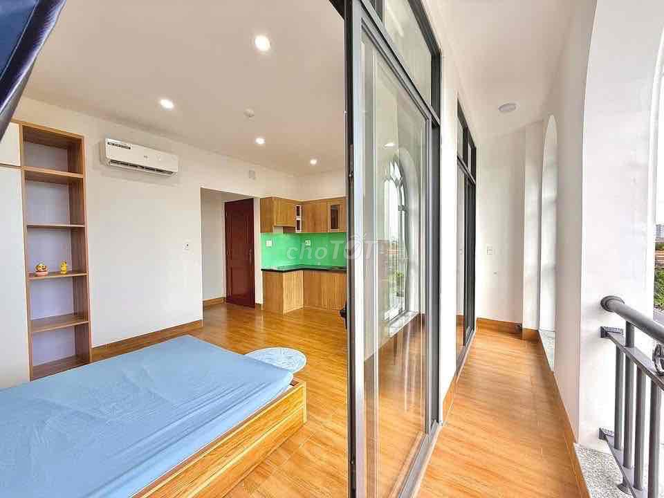 The construction of the new balcony is the 7th ofTrường Chinh . . .