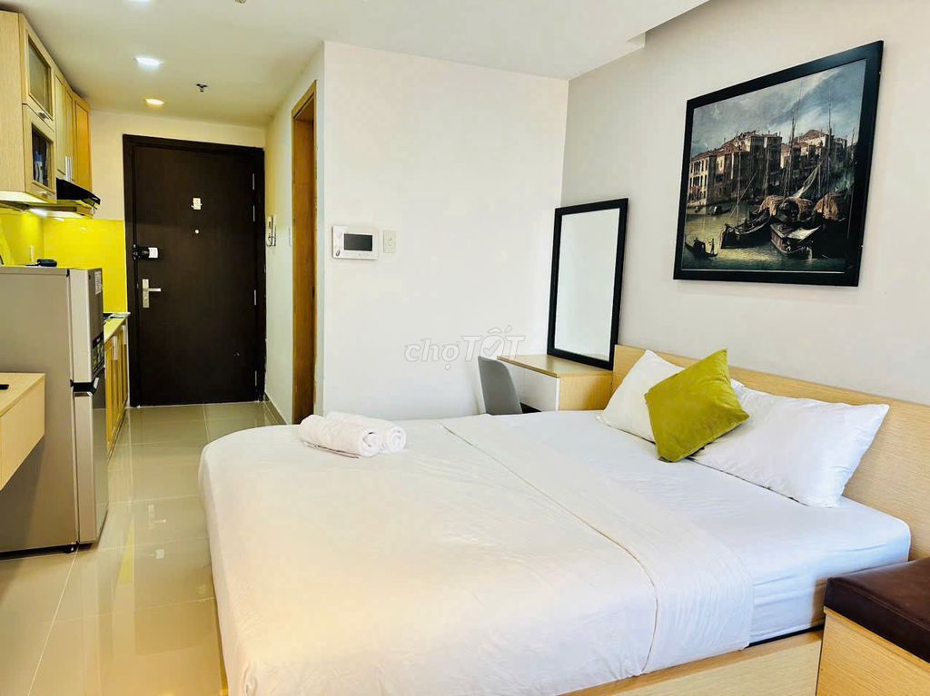 Renvergate District 4 - 38 M2 full furniture at 13.5 million