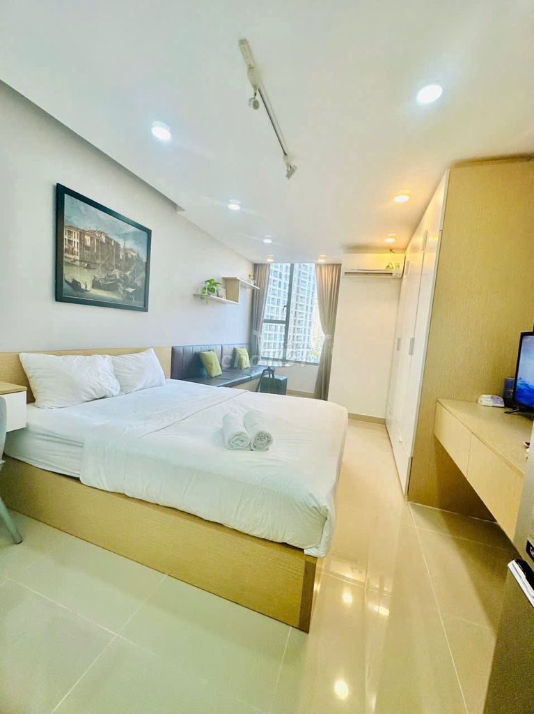 Renvergate District 4 - 38 M2 full furniture at 13.5 million