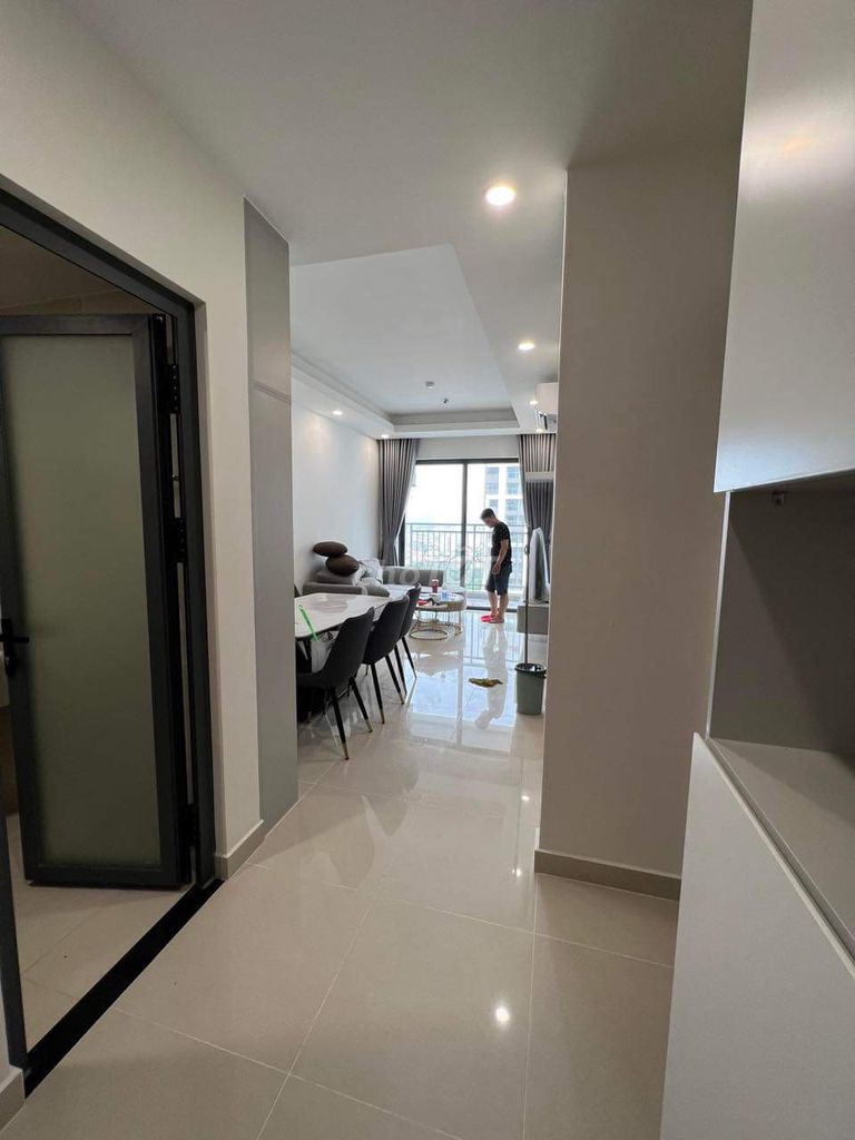 Rent a nine million and a half million, 11 million beautiful furniture in the 7 riverside district.