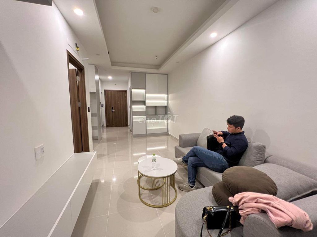 Rent a nine million and a half million, 11 million beautiful furniture in the 7 riverside district.