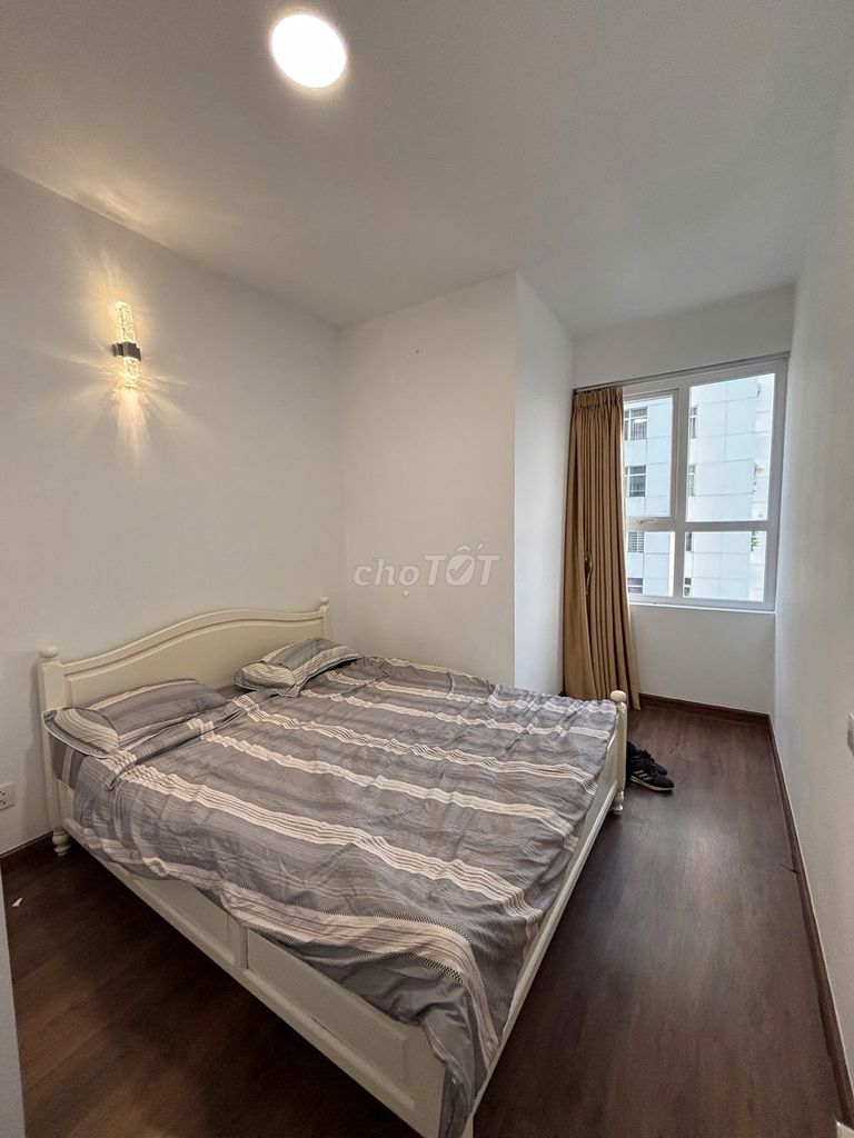 Renting Saigon Mia 3 bedrooms for 18 million a month, near the University of Rmit, ready for furniture.