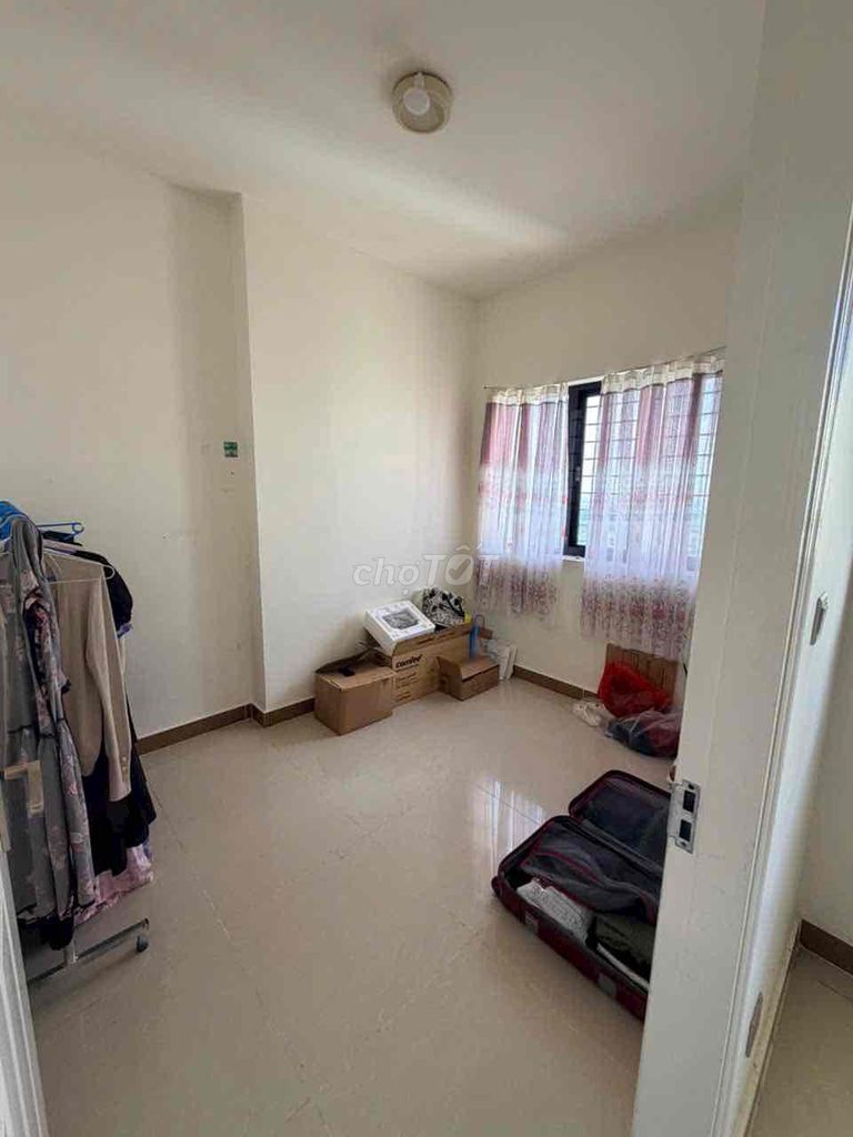 Rent up the German apartment. Price: 7.5 million. Two bedrooms, two toilets.