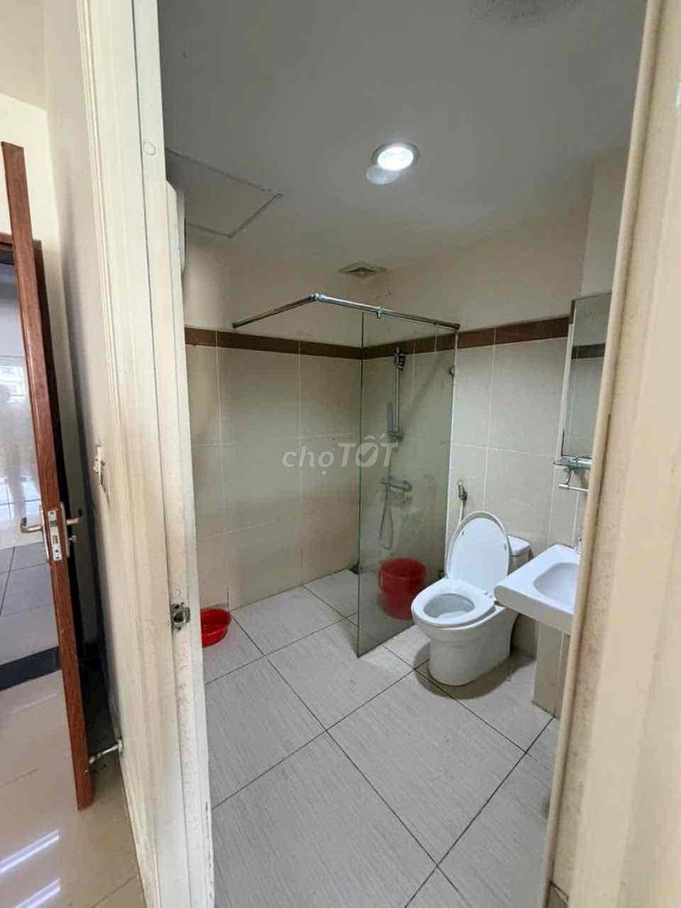 Rent up the German apartment. Price: 7.5 million. Two bedrooms, two toilets.