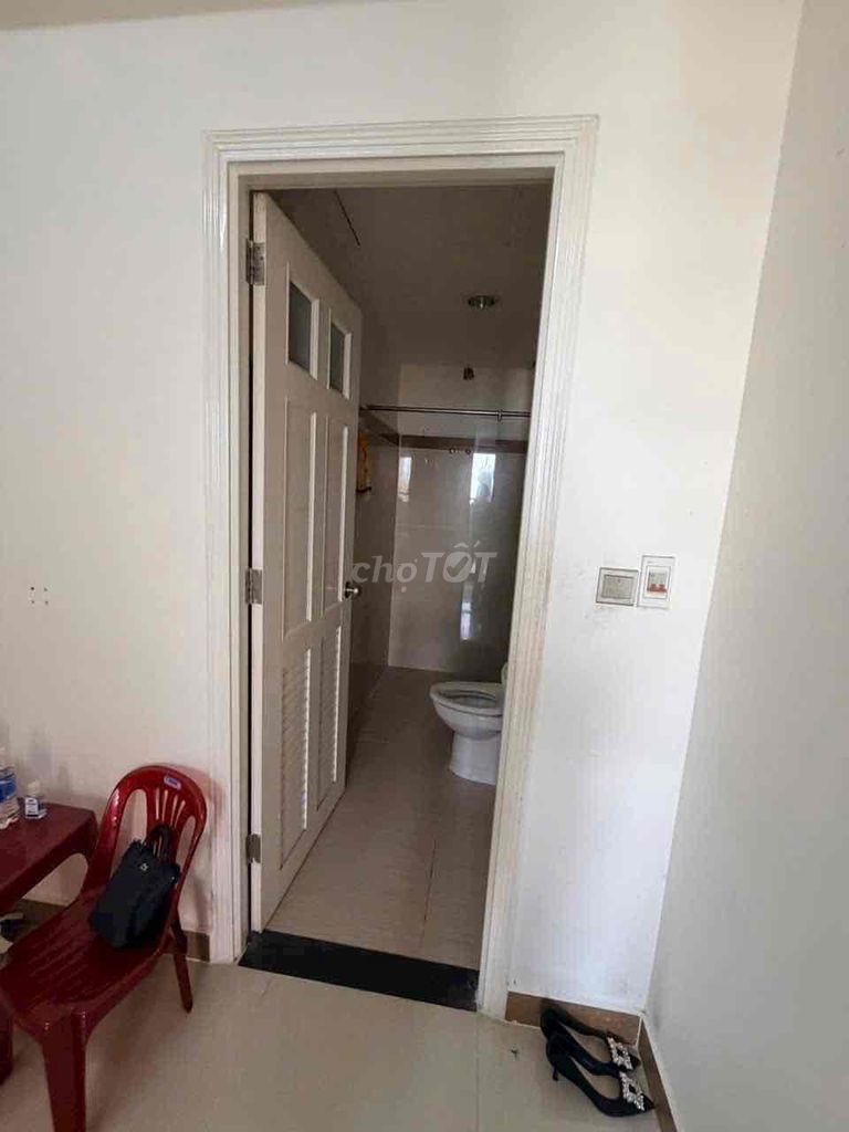 Rent up the German apartment. Price: 7.5 million. Two bedrooms, two toilets.